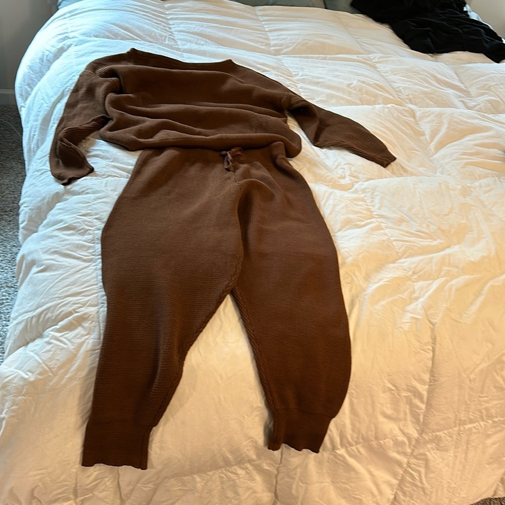 Super cute sweater material lounge set!
